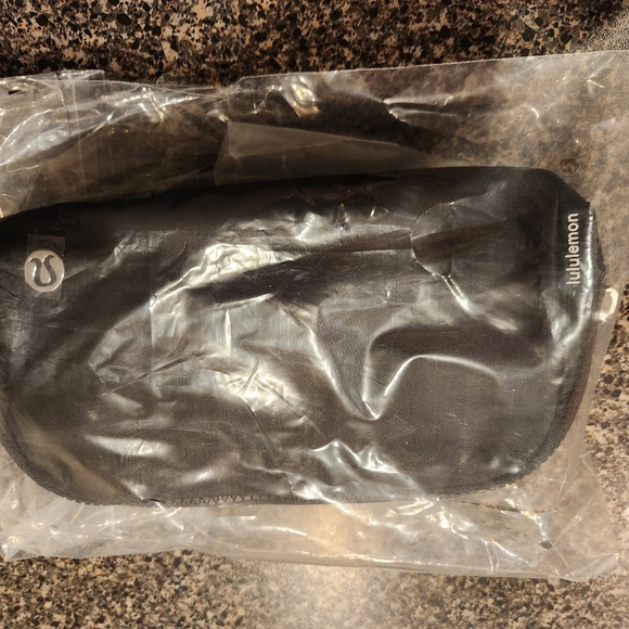 Lululemon Everywhere Belt Bag - Picture 5 of 6